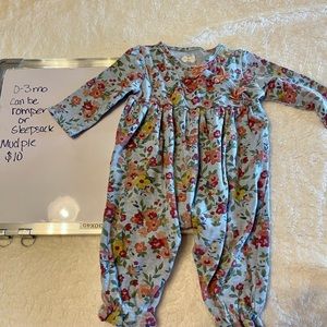 Mudpie convertible gown sleeper/romper blue floral secret garden sz 0-3 months.